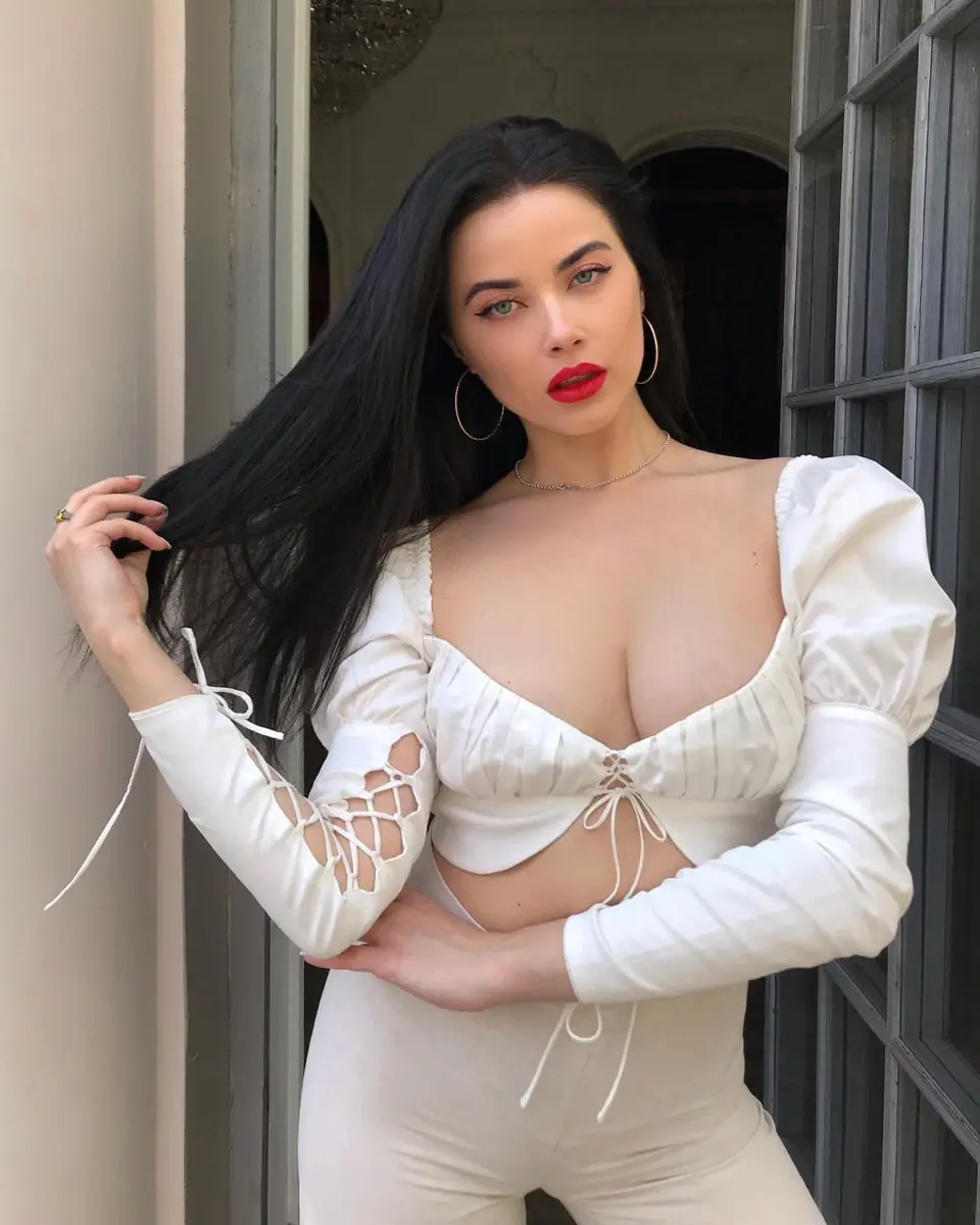 Аделлина эскорт в городе Москва