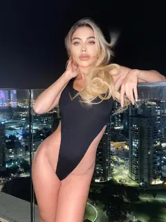 Eva escort in Dubai