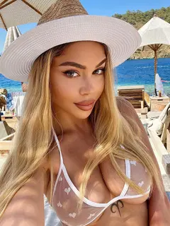 Eva escort in Dubai