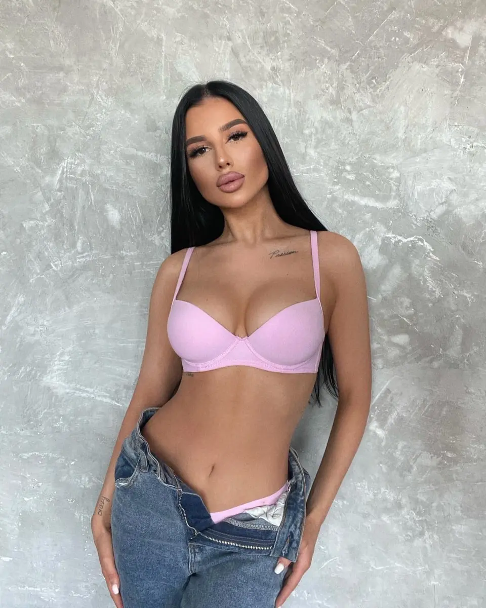 Милана эскорт в городе Москва